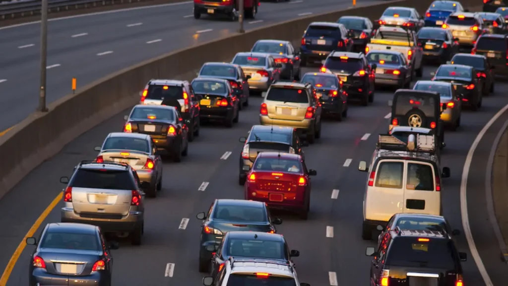 People driving their car from Downtown Chicago to Midway Airport