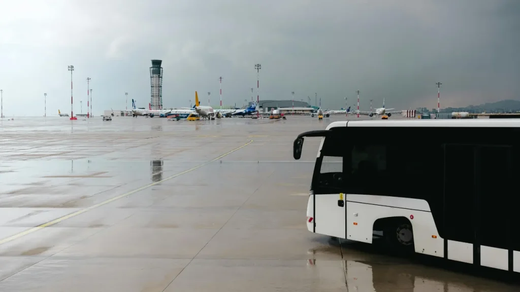 Airport inter-terminal shuttle bus Get From Toronto Airport to Niagara Falls