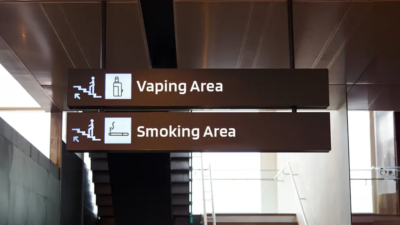 LaGuardia Airport (LGA) Smoking Areas & Lounge