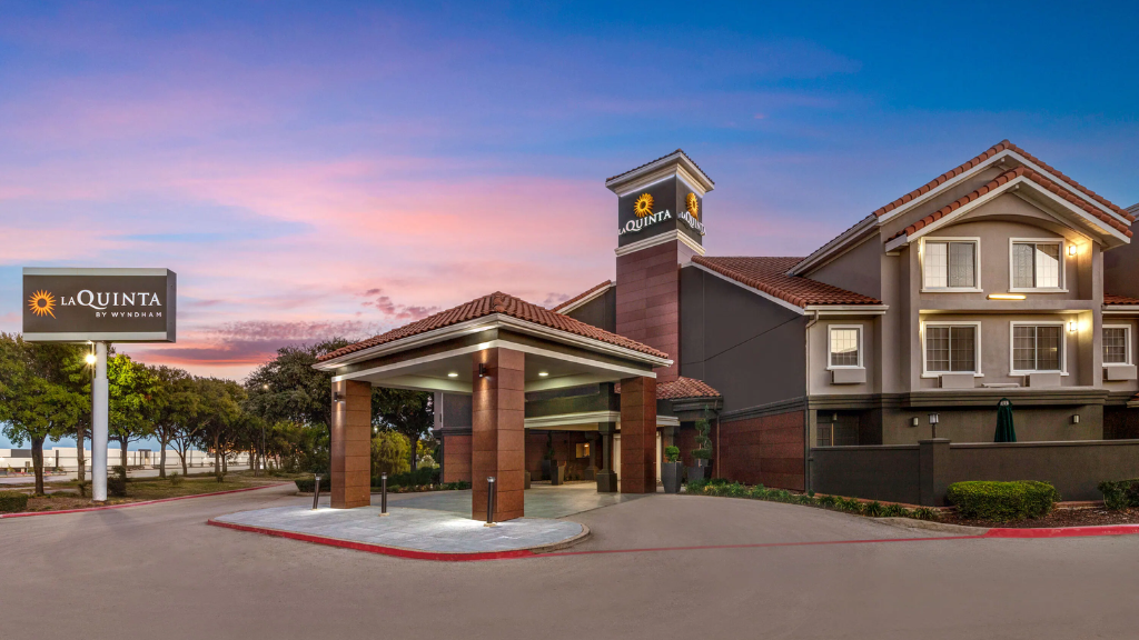 hotel near dfw airport-laquinta