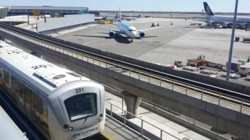 JFK public transit to Manhattan