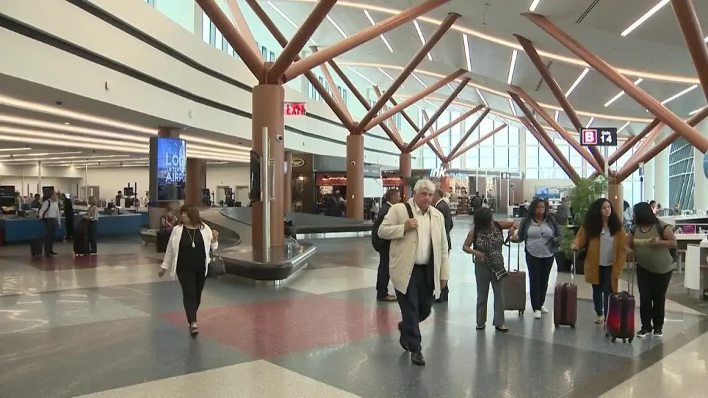 Flight departures & arrivals at Boston Logan International Airport (BOS) at Terminal B