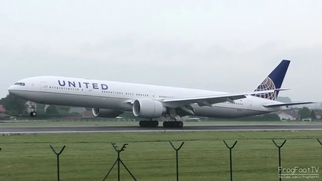 Arrival of United Airlines Via Las Vegas Terminal