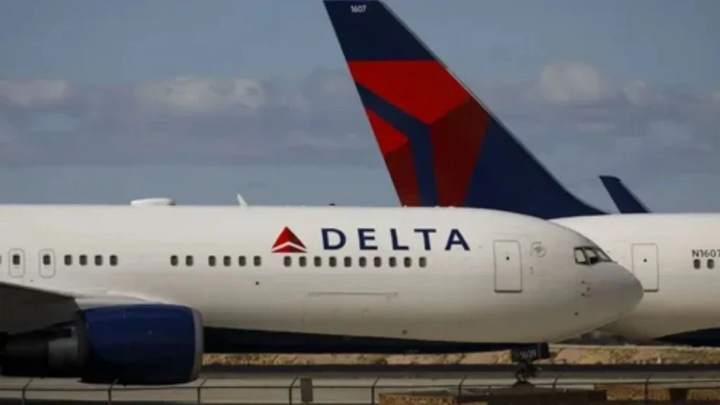 Delta Airlines at London Heathrow Airport (LHR)