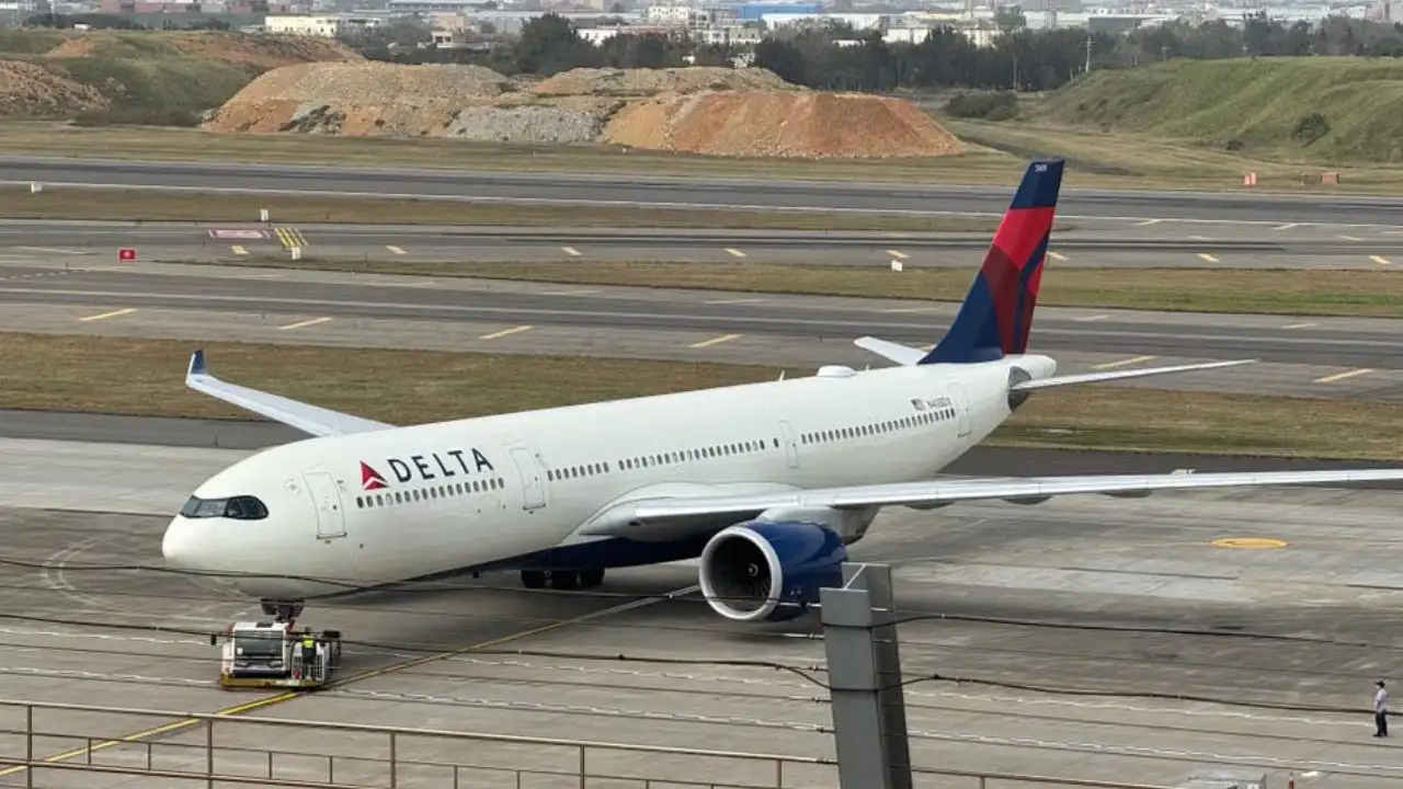Delta Airlines at Toronto Pearson International Airport (YYZ)