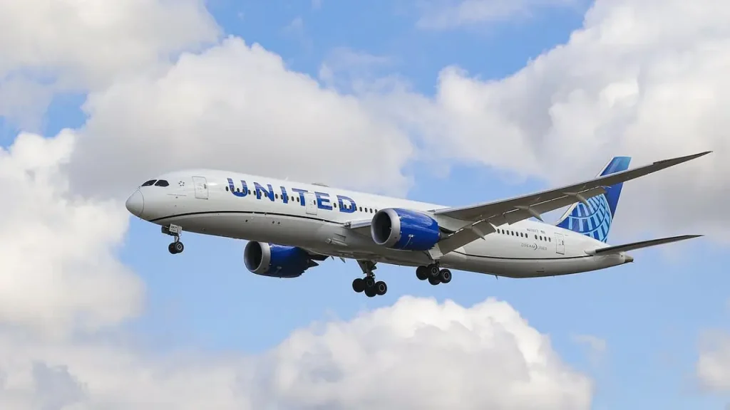 United Airlines at Denver International Airport (DEN)- guide